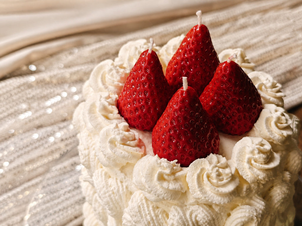 KAJO STRAWBERRY CAKE CANDLES