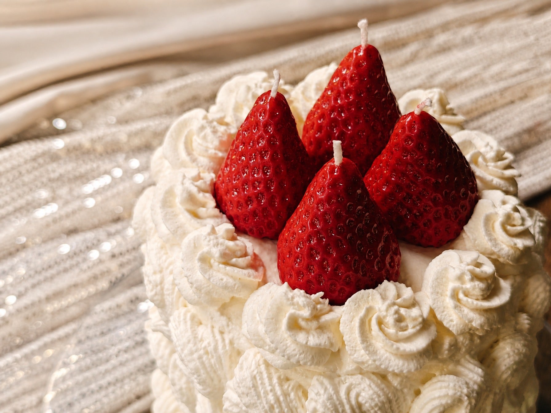 KAJO STRAWBERRY CAKE CANDLES